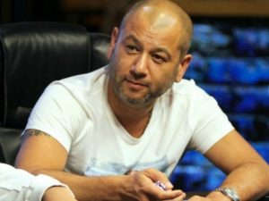 Роб Янг разыгрывает билеты стоимостью $10,300 за подписку и ретвит