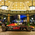 Болид Формулы 1 проехался по покер-руму в казино Wynn