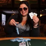 Первый браслет на WSOP 2022 отправился в женские руки