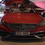 Дюжина спорткаров и вертолет в гараже — французский регуляр показал дом Леона Цукерника