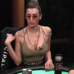 В Hustler Casino проверяют игроков на наличие электронных устройств