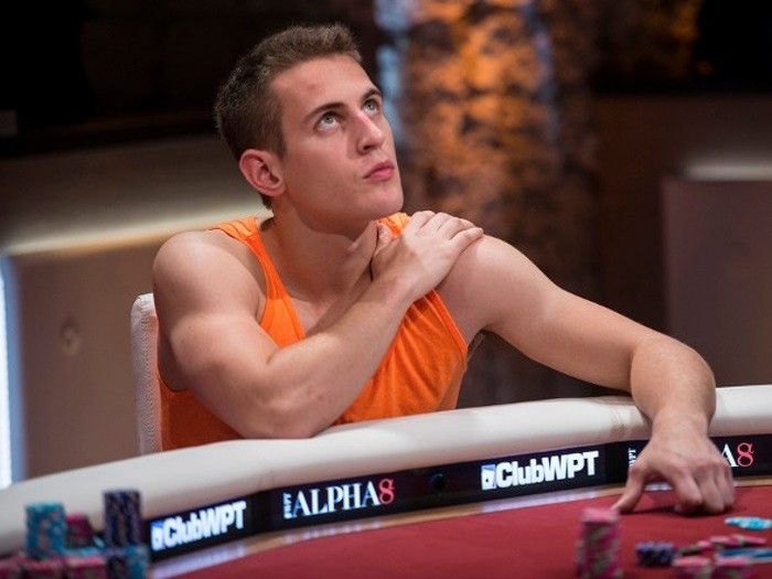 Майк МакДональд готовится выиграть баскетбольное пари, забив 90 из 100 штрафных