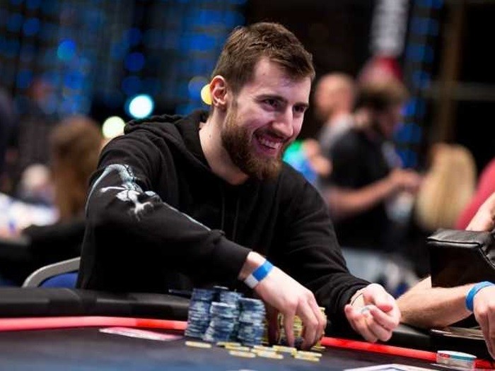 Виктор "limitless" Малиновский готовится к двум хедз-ап поединкам на высоких ставках