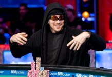 Анатолий Зырин лидирует в хедз-апе турнира WSOP