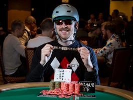 Анатолий_Зырин_взял_золотой браслет WSOP 2019
