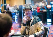 Фил Хельмут снялся в рекламе наушников Muzik Connect