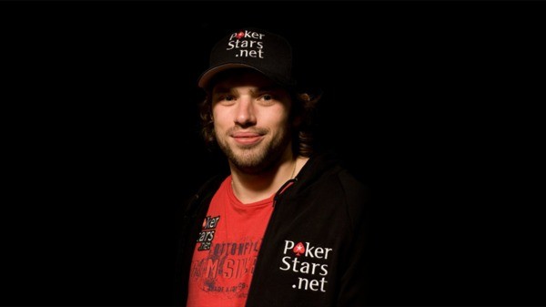 Одна из самых узнаваемых фотографий Вани с сайта PokerStars