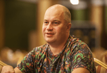 Олег Титов чиплидер Главного события PokerStars Caribbean Adventure