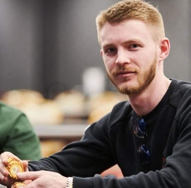 Сергей Колясников - чиплидер High Roller Day 1