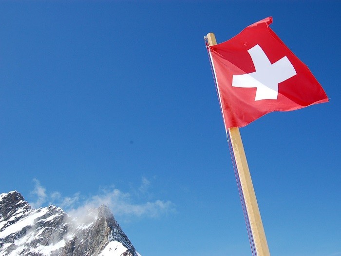 Швейцария закрывает рынок для офшорных покер-румов