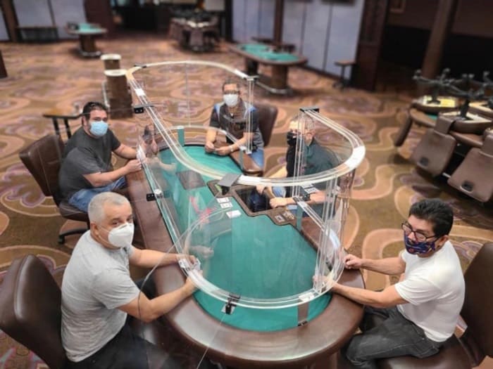 В казино Hialeah Park разработали «социально удаленный» покерный стол