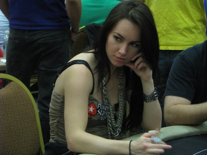 Лив Бори: Железная дева покера