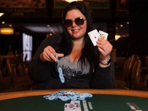 Первый браслет на WSOP 2022 отправился в женские руки