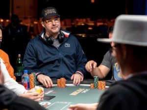 Фил Хельмут вышел за финальный стол турнира Omaha Hi-Lo за $10,000 на WSOP
