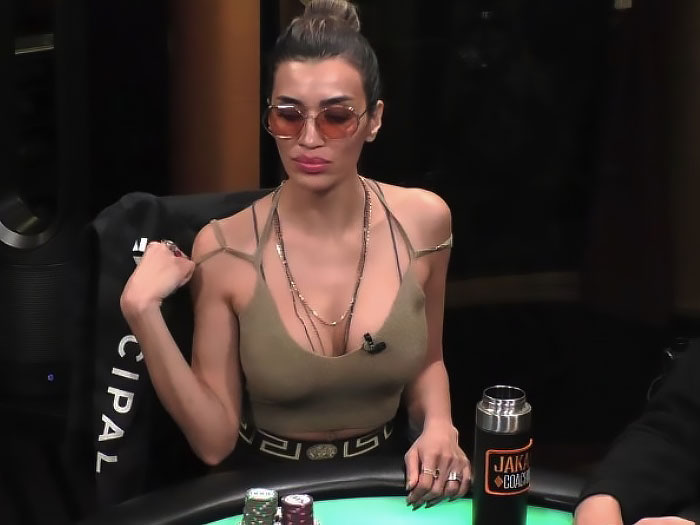 В Hustler Casino проверяют игроков на наличие электронных устройств