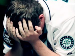 Кулер, колл с туз-хай, рейз с каре и бэдбиты: самые памятные раздачи покер-про