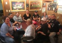 Американец десять лет подряд воссоздает в своем доме финал Main Event WSOP