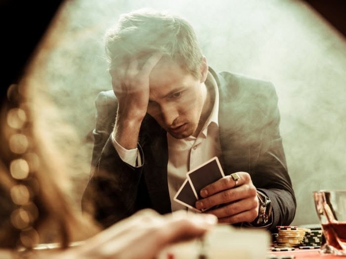 Покер и алкоголь: как не залить весь банкролл