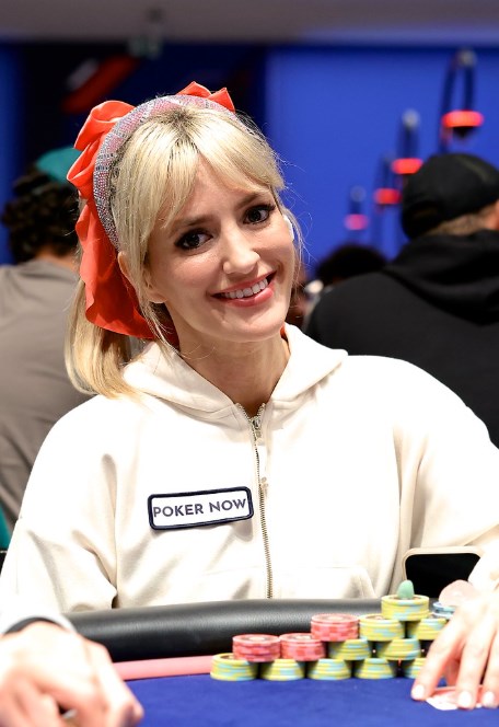 Кейси Миллс