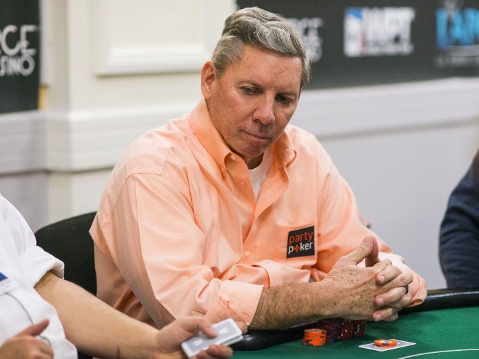 Легендарный покерный комментатор Майк Секстон умер в возрасте 72 лет