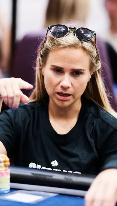 Моника Вака