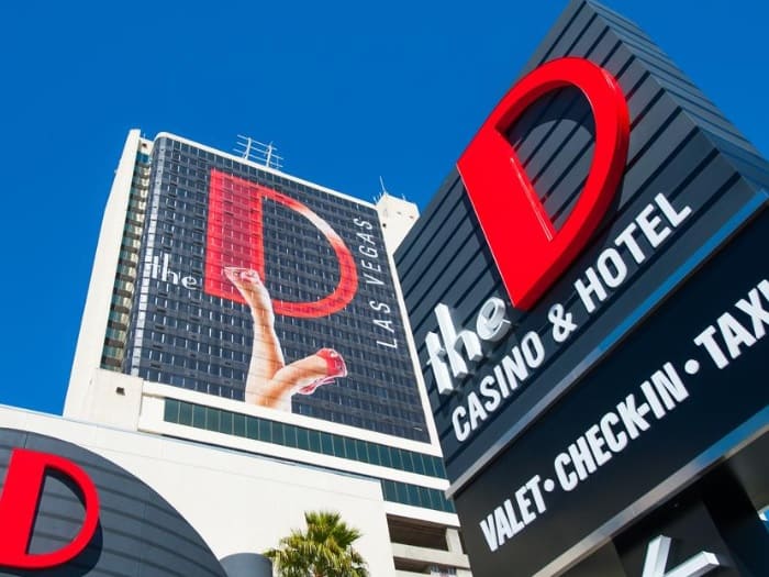 Владелец казино «The D Las Vegas» подарил американцам 1,700 авиабилетов до Лас-Вегаса