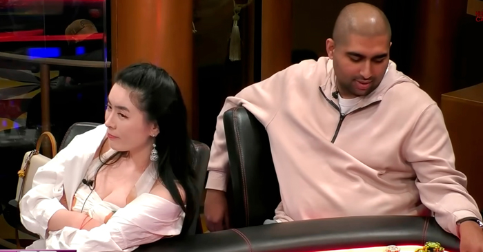 Бритни не хочет выдать свою руку