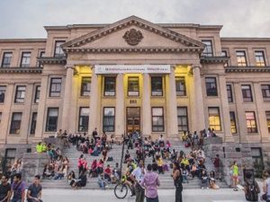 Покерные курсы в университете Канады