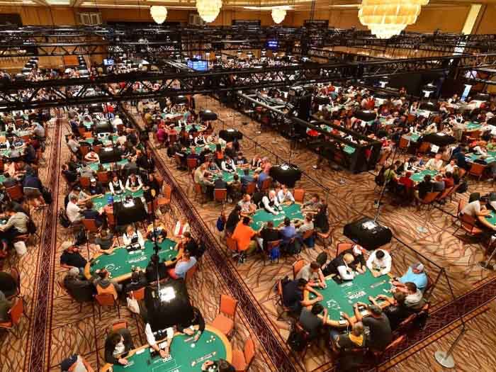 Любовь и ненависть в Лас-Вегасе: Курганов выбивает Боэри и другие новости Main Event WSOP 2019