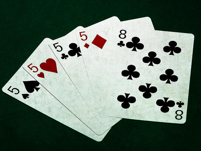 покер играет пять карт