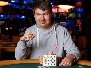 Денис Стребков выиграл второй золотой браслет WSOP