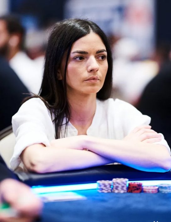 Сандра Котеску