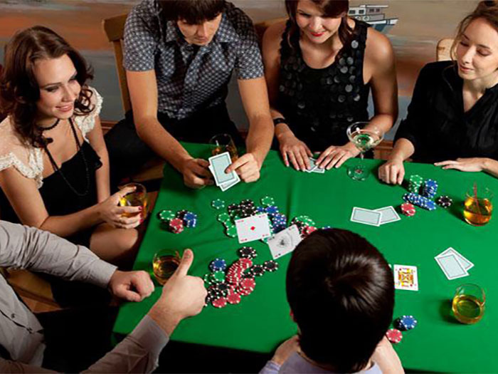 Сколько людей играет в онлайн покер покер казино на андроид