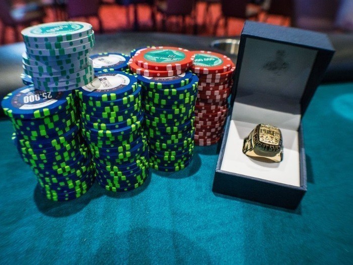 Соседи по квартире выиграли кольца WSOP Circuit в один и тот же день